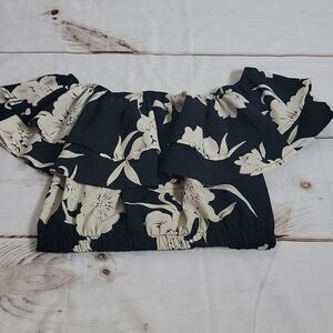 𝅺WOMENS Flowy Floral BoHo Cropped Black and Off White Off the Shoulder Shirt